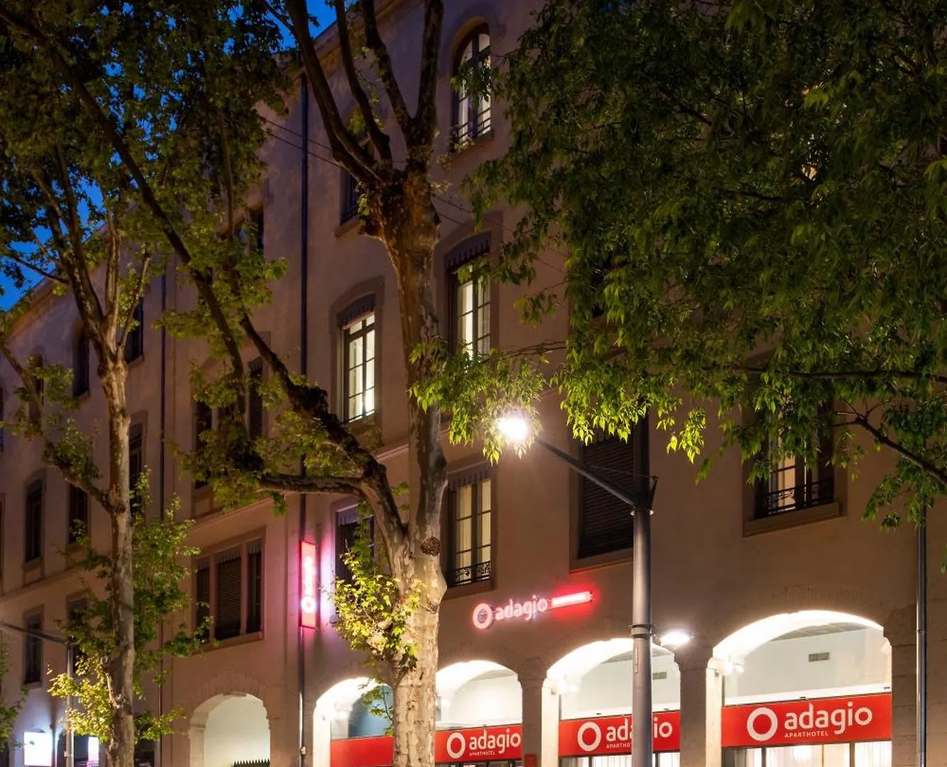 Aparthotel Adagio Lyon Patio Confluence 4*,
